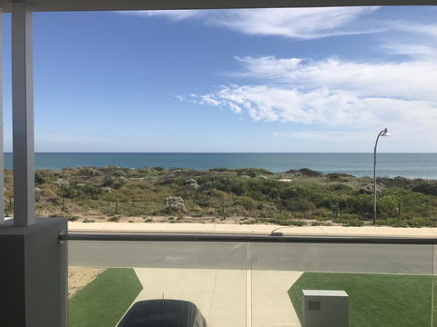 Beach House At SeaScapes.. - Accommodation Rockhampton 15