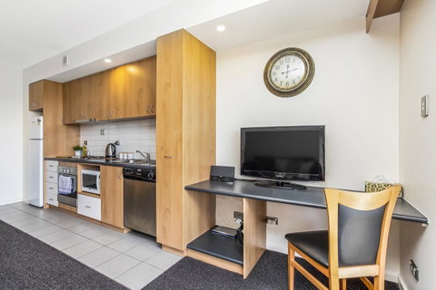508 Stupendous Sunsets & Views Pool Gym Parking - Accommodation Rockhampton 21