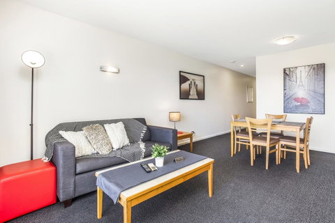 508 Stupendous Sunsets & Views Pool Gym Parking - Accommodation Rockhampton 4