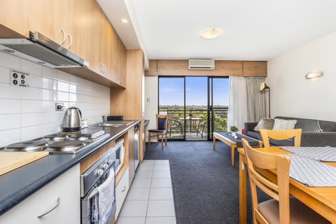 508 Stupendous Sunsets & Views Pool Gym Parking - Accommodation Rockhampton 12