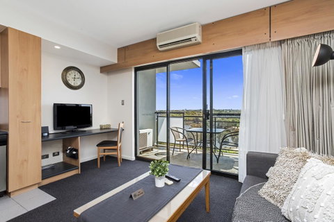 508 Stupendous Sunsets & Views Pool Gym Parking - Accommodation Rockhampton 5