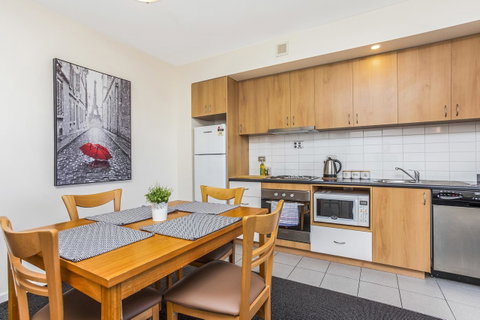 508 Stupendous Sunsets & Views Pool Gym Parking - Accommodation Rockhampton 20
