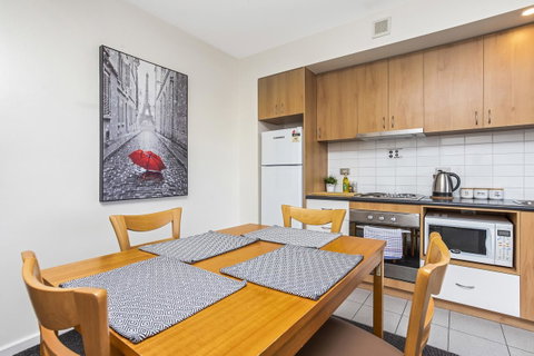508 Stupendous Sunsets & Views Pool Gym Parking - Accommodation Rockhampton 9