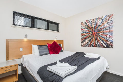 508 Stupendous Sunsets & Views Pool Gym Parking - Accommodation Rockhampton 0