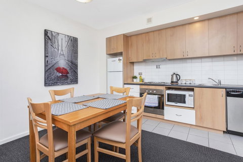 508 Stupendous Sunsets & Views Pool Gym Parking - Accommodation Rockhampton 13