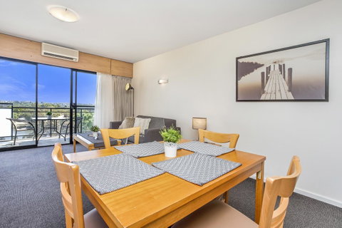 508 Stupendous Sunsets & Views Pool Gym Parking - Accommodation Rockhampton 7
