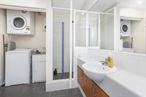 508 Stupendous Sunsets & Views Pool Gym Parking - Accommodation Rockhampton 23