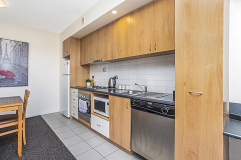 508 Stupendous Sunsets & Views Pool Gym Parking - Accommodation Rockhampton 15