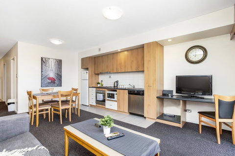 508 Stupendous Sunsets & Views Pool Gym Parking - Accommodation Rockhampton 6