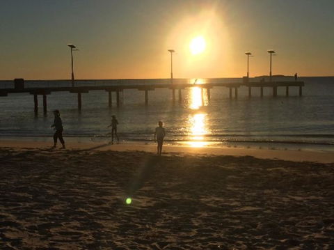 Don\'t Worry Be Happy - Accommodation Rockhampton 2