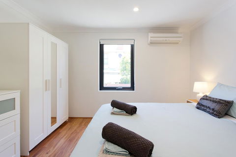 Monument Hill Townhouse - Fremantle - Accommodation Rockhampton 7