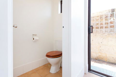 Monument Hill Townhouse - Fremantle - Accommodation Rockhampton 21