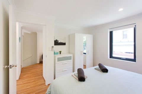 Monument Hill Townhouse - Fremantle - Accommodation Rockhampton 8
