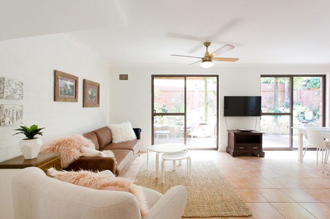 Monument Hill Townhouse - Fremantle - Accommodation Rockhampton 14