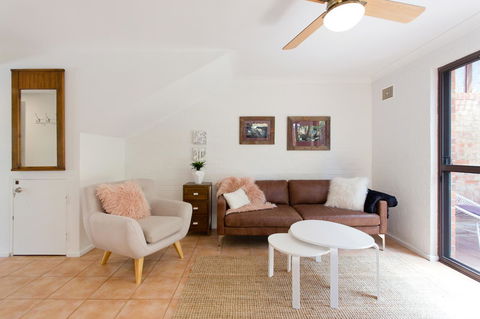 Monument Hill Townhouse - Fremantle - Accommodation Rockhampton 13