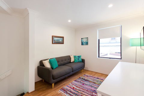 Monument Hill Townhouse - Fremantle - Accommodation Rockhampton 9