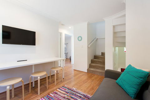 Monument Hill Townhouse - Fremantle - Accommodation Rockhampton 10
