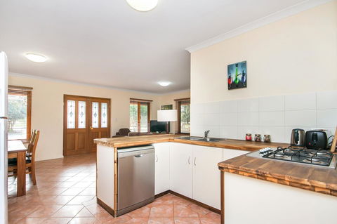 Coranda Lodge - Accommodation Rockhampton 16