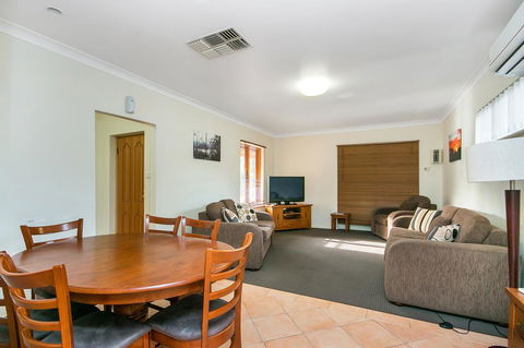 Coranda Lodge - Accommodation Rockhampton 5
