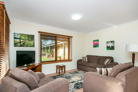 Coranda Lodge - Accommodation Rockhampton 0