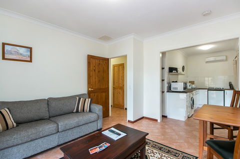 Coranda Lodge - Accommodation Rockhampton 1