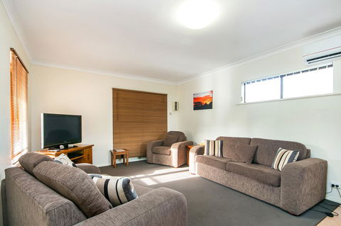 Coranda Lodge - Accommodation Rockhampton 3