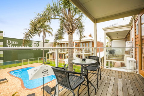 Nightcap At The Ship Inn - Accommodation Rockhampton 2