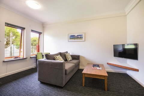 Nightcap At The Ship Inn - Accommodation Rockhampton 1