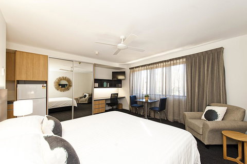 St Catherine\'s On Park - Accommodation Rockhampton 4