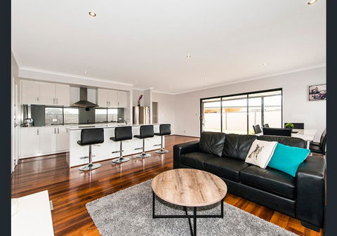 Vacation Home - Accommodation Rockhampton 9
