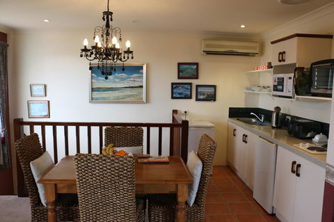 Crossland House - Accommodation Rockhampton 15