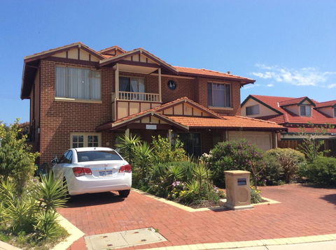 Crossland House - Accommodation Rockhampton 12
