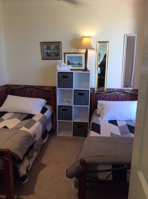 Crossland House - Accommodation Rockhampton 11