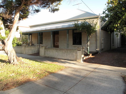 The Russell House - Accommodation Rockhampton 23