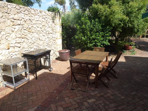 The Russell House - Accommodation Rockhampton 17