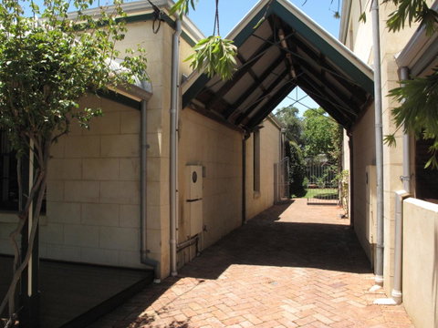 The Russell House - Accommodation Rockhampton 24