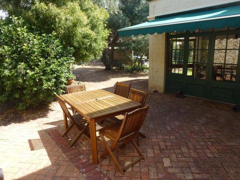 The Russell House - Accommodation Rockhampton 16