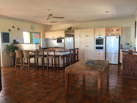 Surf Views - Accommodation Rockhampton 6