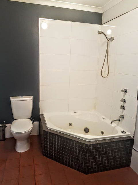 Adamsons Riverside Accommodation - Accommodation Rockhampton 3