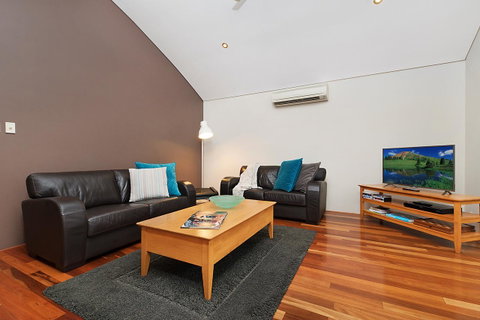 Sunset On Fearn - Accommodation Rockhampton 5