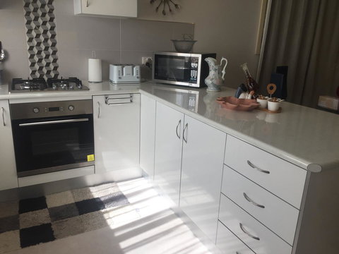 Bright & Beautiful Home On The Hills! - Accommodation Rockhampton 13