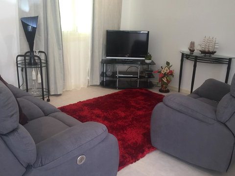 Bright & Beautiful Home On The Hills! - Accommodation Rockhampton 5