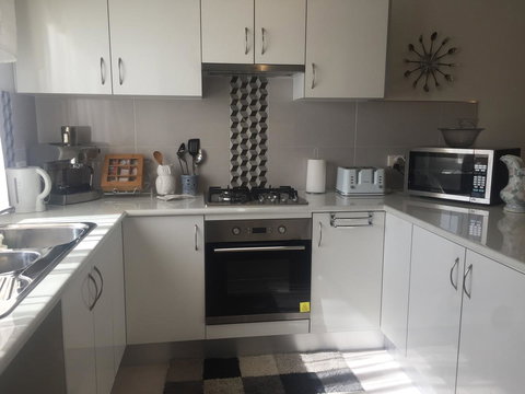 Bright & Beautiful Home On The Hills! - Accommodation Rockhampton 14