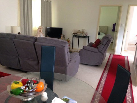 Bright & Beautiful Home On The Hills! - Accommodation Rockhampton 8
