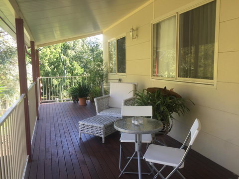 Bright & Beautiful Home On The Hills! - Accommodation Rockhampton 3