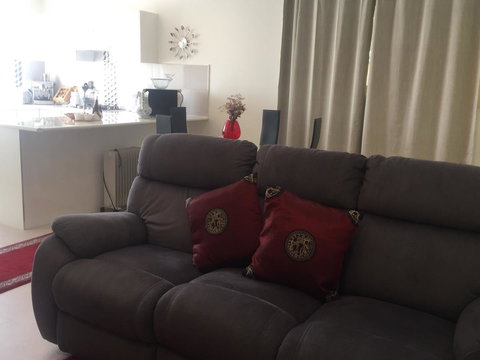 Bright & Beautiful Home On The Hills! - Accommodation Rockhampton 7