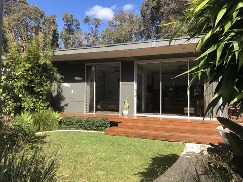 Banksia Luxury Villa - Accommodation Rockhampton 0