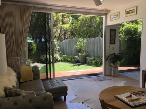 Banksia Luxury Villa - Accommodation Rockhampton 1