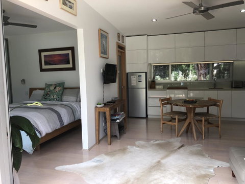 Banksia Luxury Villa - Accommodation Rockhampton 2