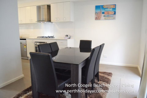 North Coogee Beach House - Accommodation Rockhampton 19